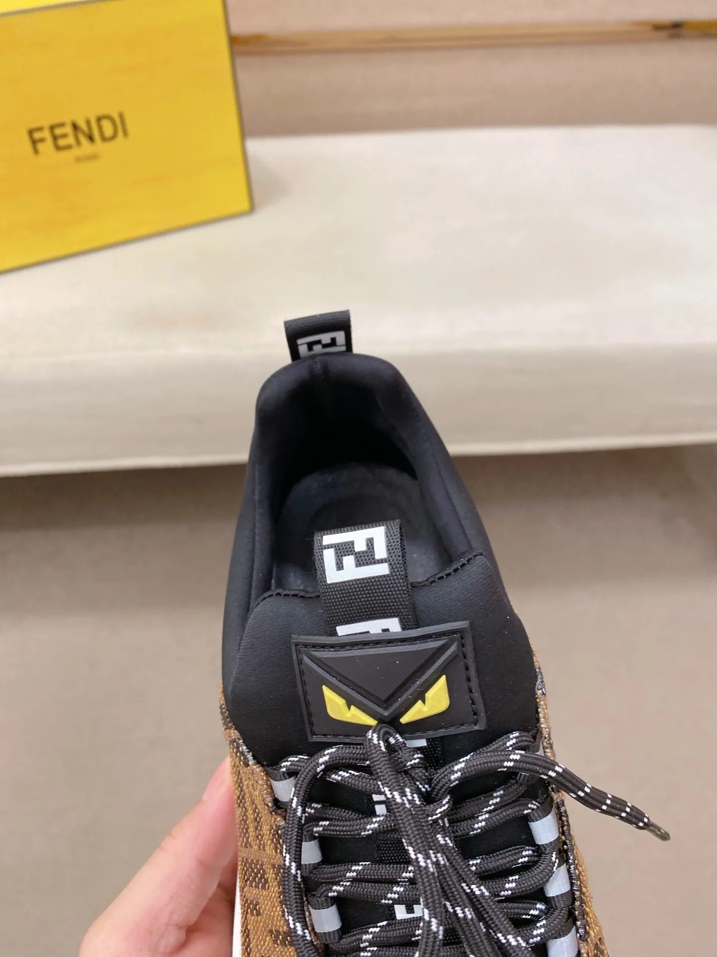 Men's shoes 💰 462💰 (fendi) New style 👊🏻 upper 🇮🇹 imported cowhide fabric 🇩🇪 lining imported sheepskin lining. The original outsole is molded to highlight the identity of every man, and the upper foot is elegant and stable🚶🏻🚶🏻The high-end custom counters reproduce the original version📯No matter the wind or rain, the shoe last remains unchanged and can withstand the verification of time🔍️,🔵 Size: 38-44